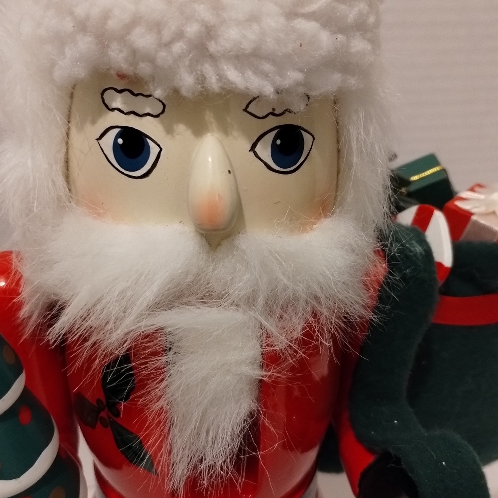 Wooden Santa Nutcracker Holding Gift Sack And Tree - Picture 2 of 14